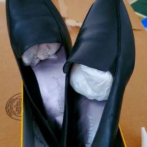 13 Wide Black leather cloudwalker shoes